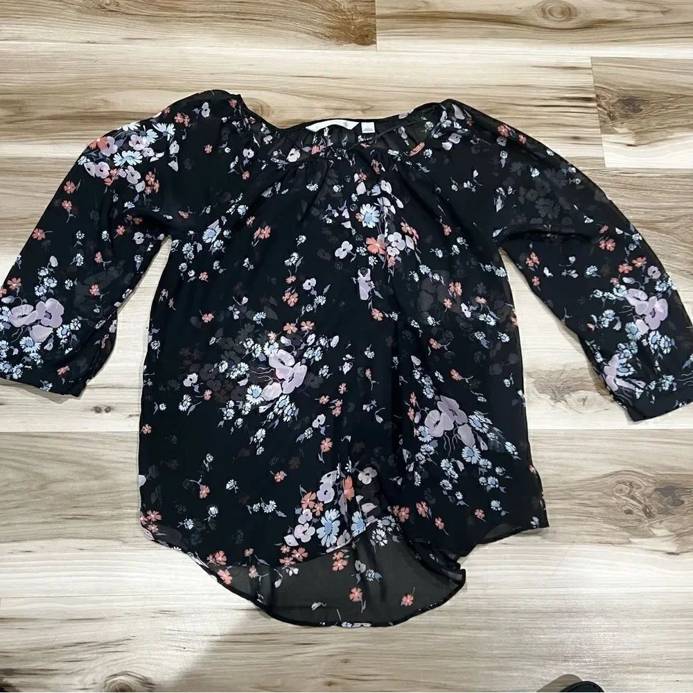 LC Lauren Conrad Semi Sheer Floral Blouse Women’s Small